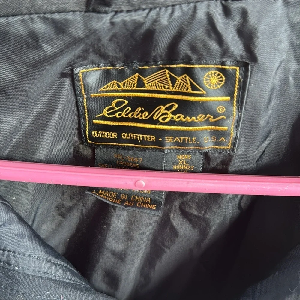 Eddie Bauer 🍍 eddie